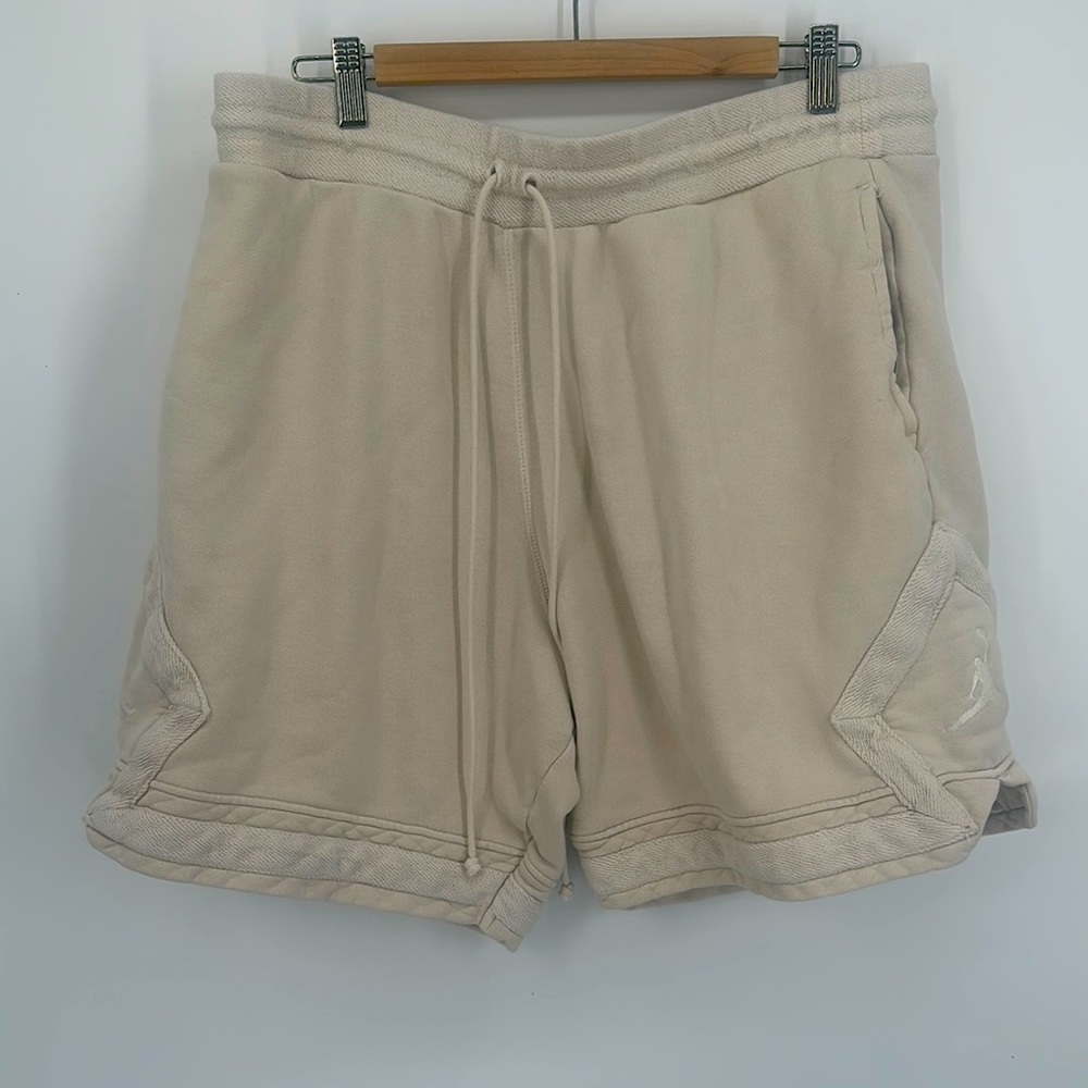 XL Jordan Crème Sweat Shorts – Minimal Streetwear